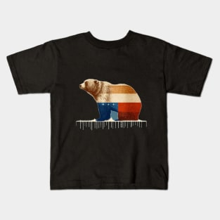 Ursus arctos, symbol of Alaska, in the colors of the American flag Kids T-Shirt